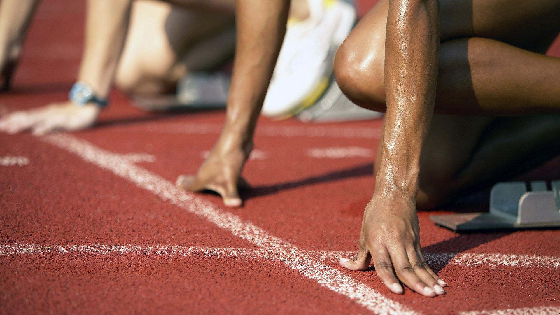 米兰锋线临阵折戟，约维奇热身突发腰痛，紧急退出关键战首发阵容