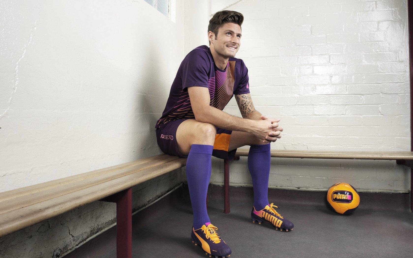 拉什福德社媒晒照引热议,身披巴萨战袍纪念首秀,誓言新征程加油!